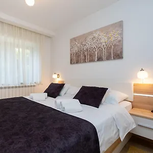 https://apartman-angolo-verde.in-istria.net